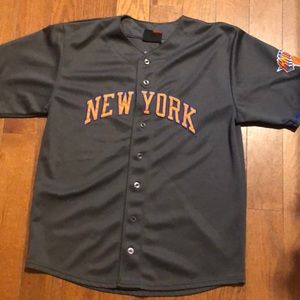 New York Knicks shirt size kids Large
